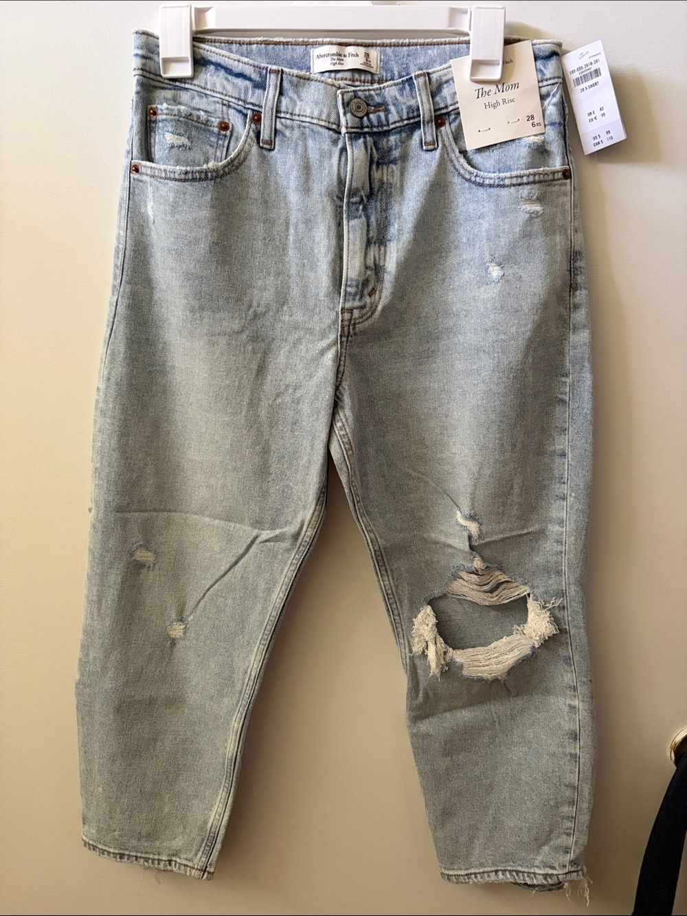 Abercrombie & Fitch Light Blue Distressed Mom Jeans 6 XShort NWT